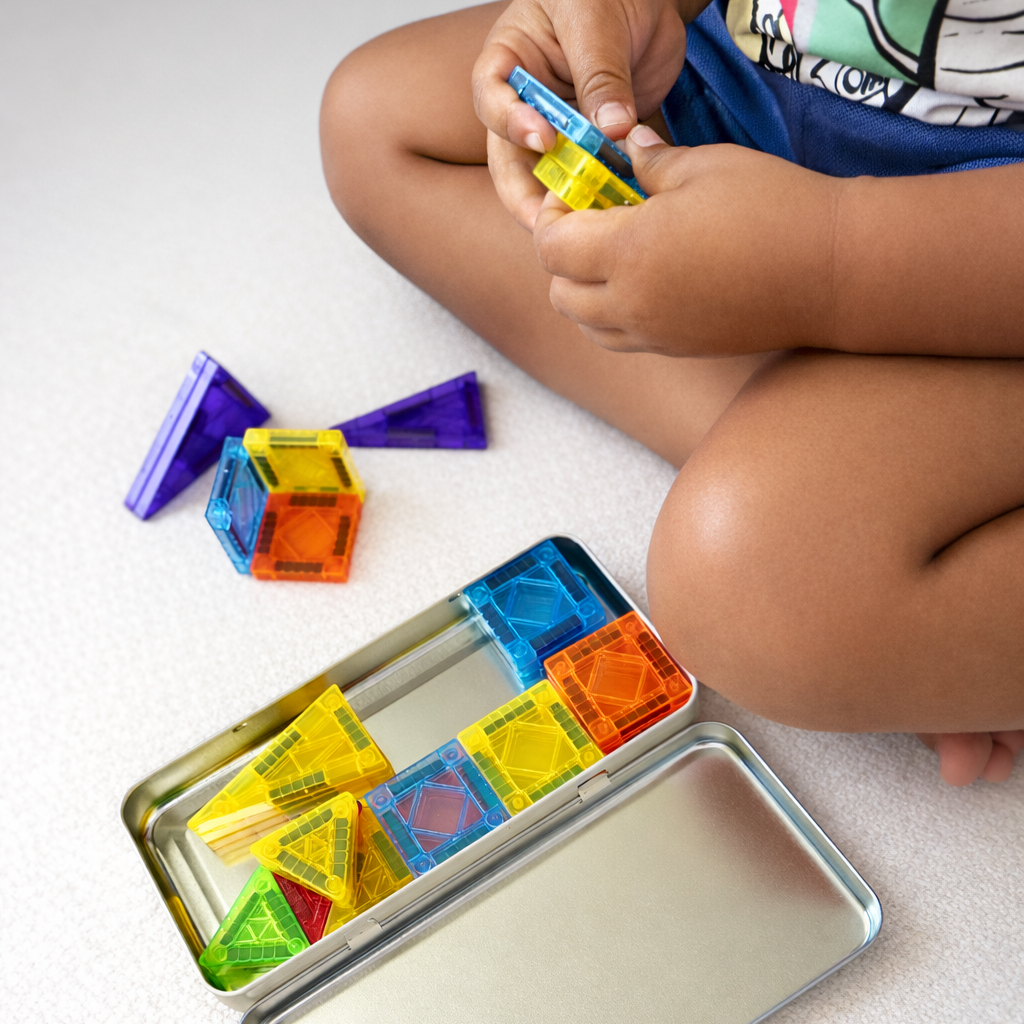 Mini imanes 32 piezas en caja metálica, set de viaje