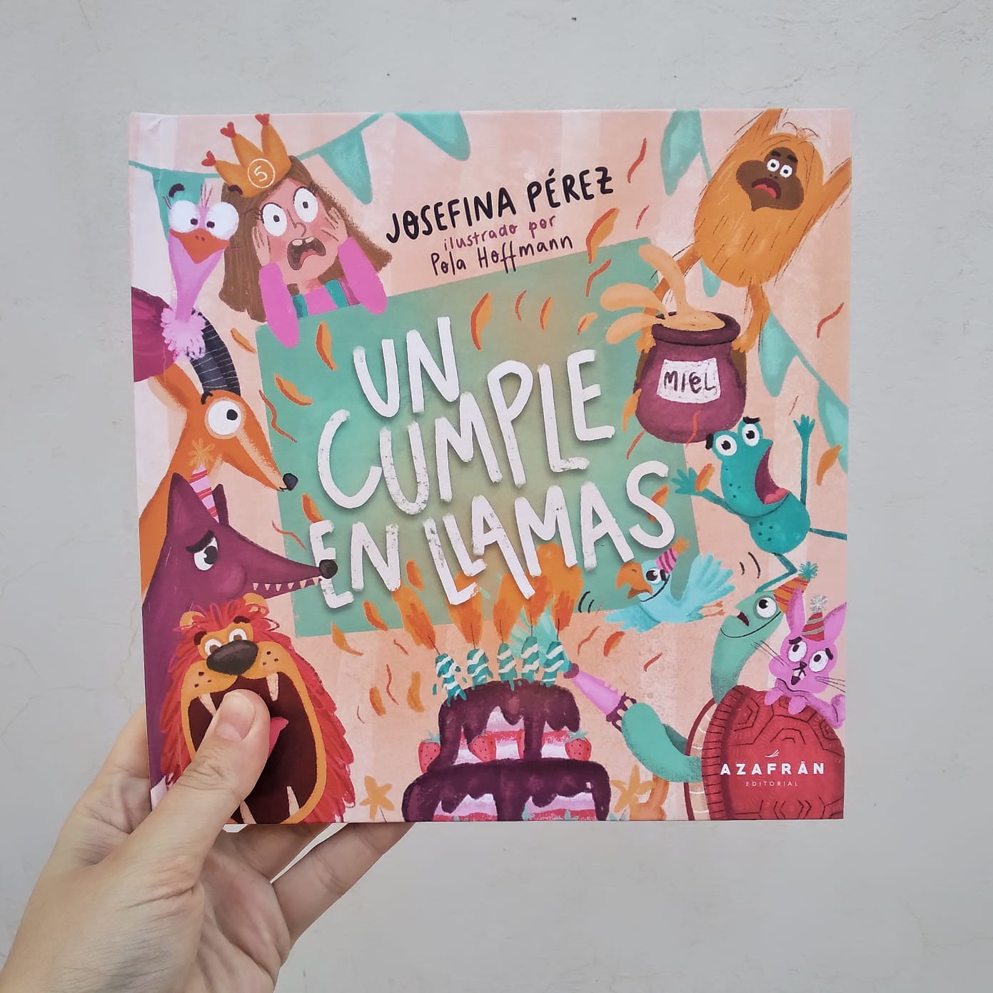 Libro Un cumple en llamas (Relajarse de forma indirecta y entretenida)